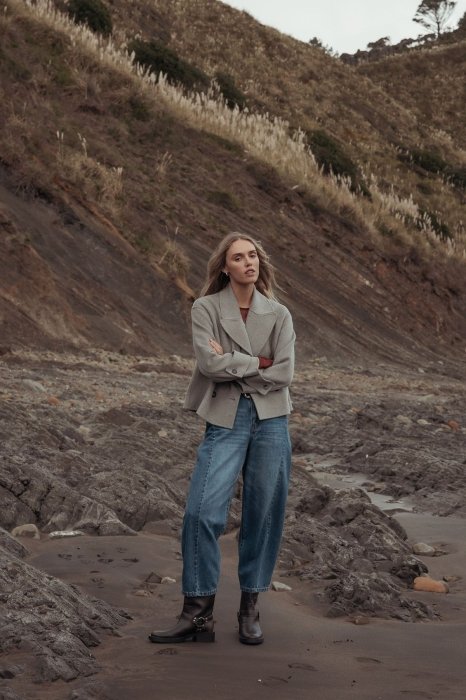 Модные джинсы 2025, фото