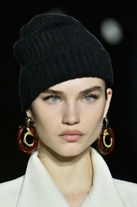 Модные головные уборы весна-лето 2026 — фото