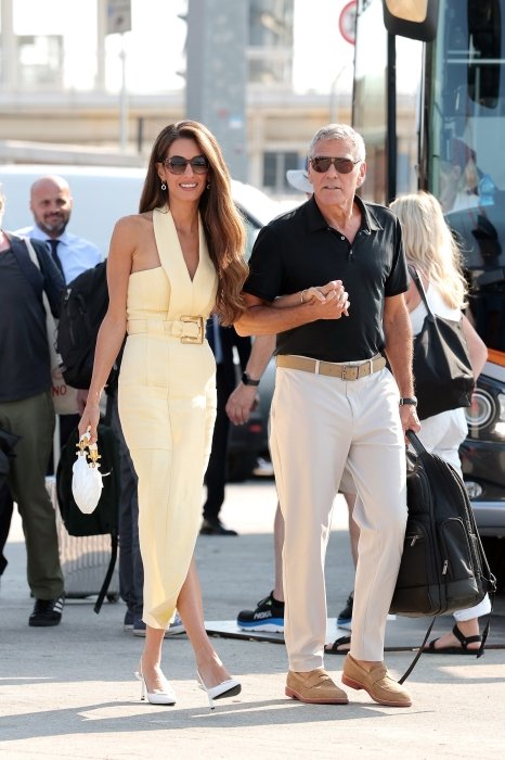 Амаль Клуни показала, с чем носить масляно-желтое платье