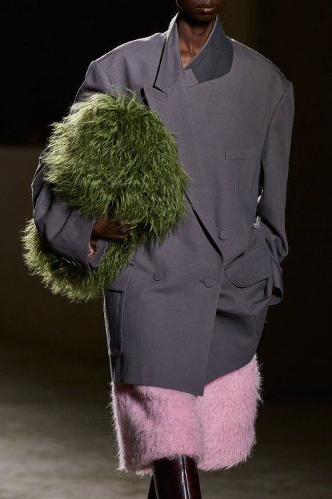 Як правильно носити та тримати сумку - поради стилістки