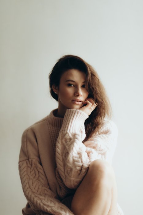 Анастасия Иванюк — большое интервью о секретах красоты, уходе за кожей и актерстве.