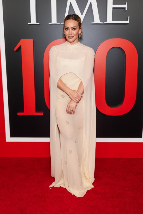 Хилари Дафф — модное шелковое платье 2026