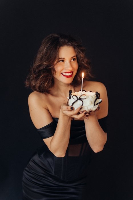 Анастасия Иванюк — большое интервью о секретах красоты, уходе за кожей и актерстве.