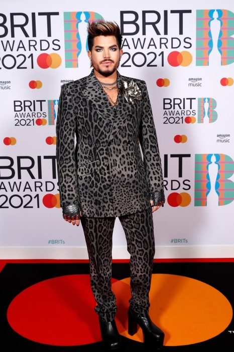 Самые яркие образы звезд на красной дорожке BRIT Awards 2021 (ФОТО) - фото №4