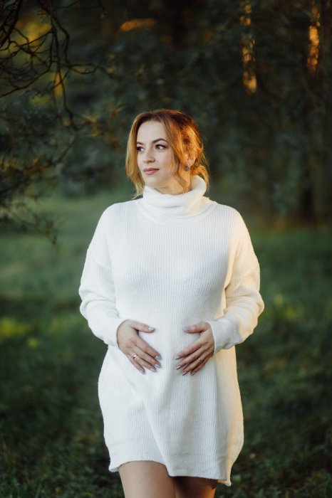 Мода для беременных: трендовые образы на зиму 2025-2026 и правила многослойности