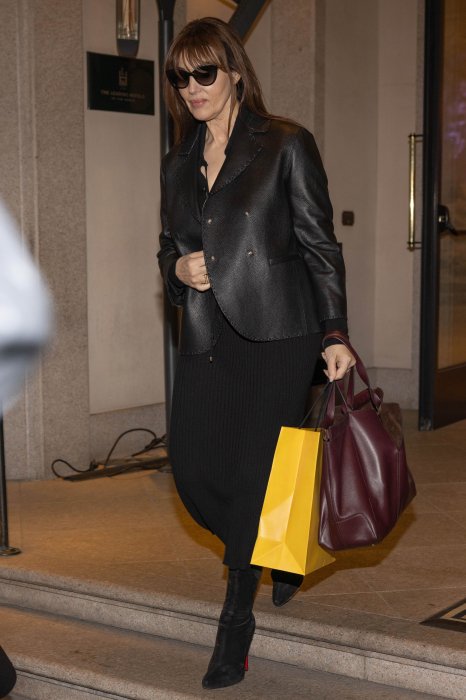 Моніка Беллуччі — модний лук в чорному кольорі