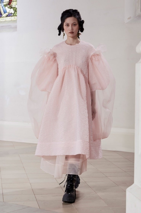 Кружевные платья и куртки-косухи: Simone Rocha представили новую коллекцию (ФОТО) - фото №2