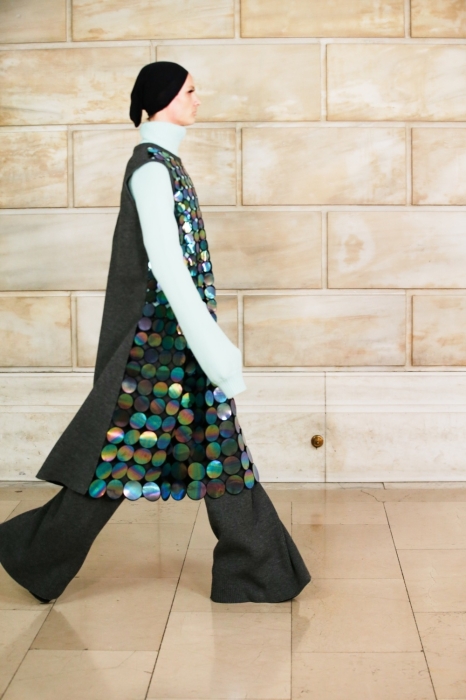 Платье с брюками, сумасшедшие объемы и смелые принты: новая коллекция Marc Jacobs (ФОТО) - фото №2