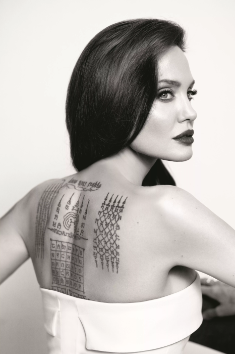 Какие татуировки есть у Анджелины Джоли, фото