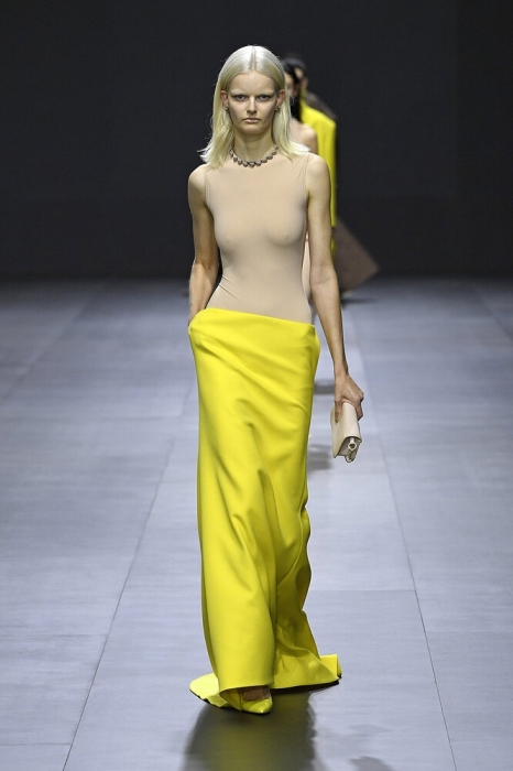 Модный дом Dior вернул в ТОП-2023 забытые юбки - фото №4