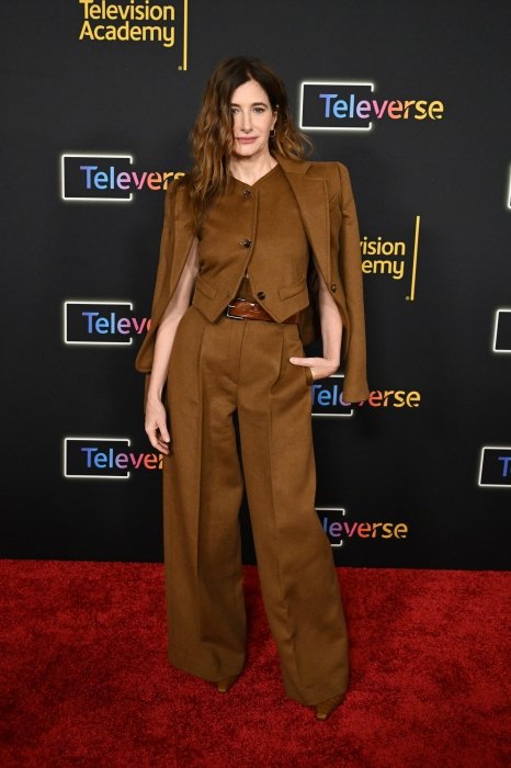 Кэтрин Хан показалась в брючном костюме — новые фото актрисы