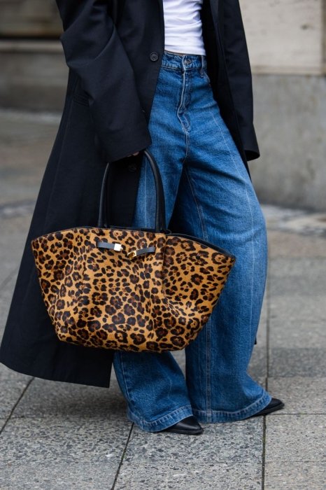 Модные образы с хищными принтами 2026 — фото