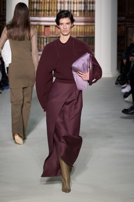 Як правильно носити та тримати сумку - поради стилістки