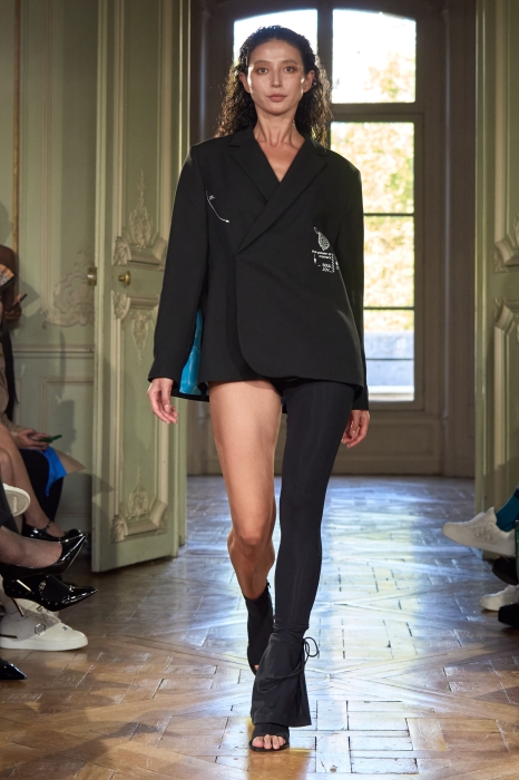 Нова колекція Андре Тана, присвячена жіночому лону, стала сенсацією на Тижні моди у Парижі - фото №6