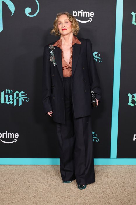 Шэрон Стоун – модный деловой костюм 2026