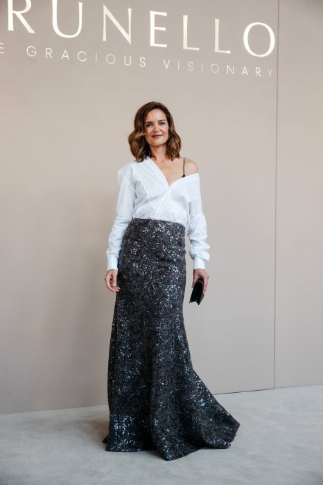 Кэти Холмс — модная юбка с блестками 2026 года — фото