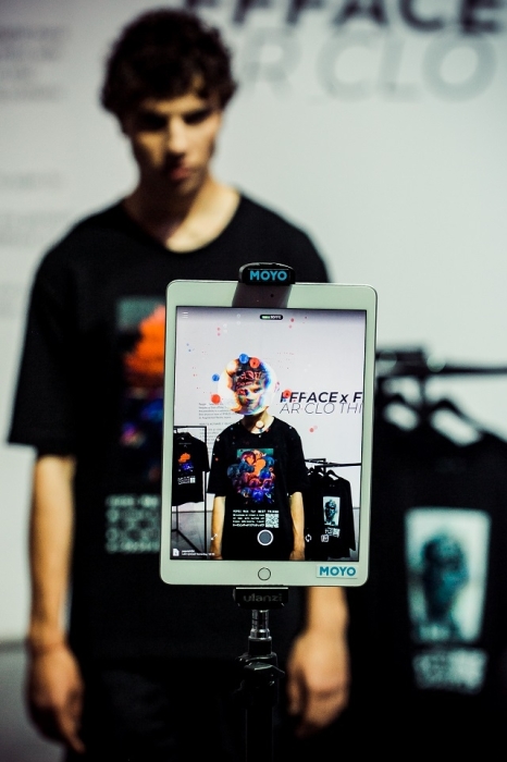 Мода и высокие технологии: как прошел показ полу-виртуальной одежды FFFACE x FINCH (ФОТО) - фото №3