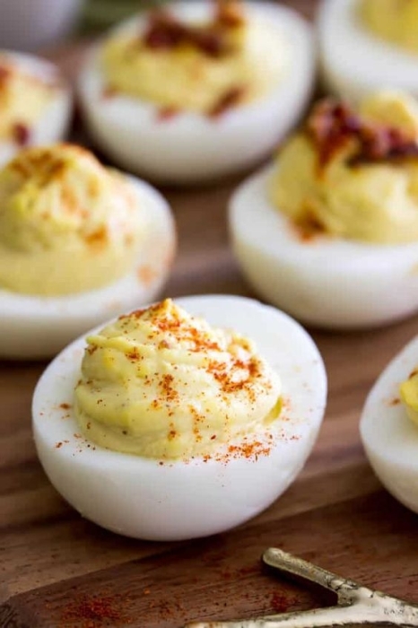 Фаршированные яйца с сельдью: простой рецепт от шеф-повара - фото №1