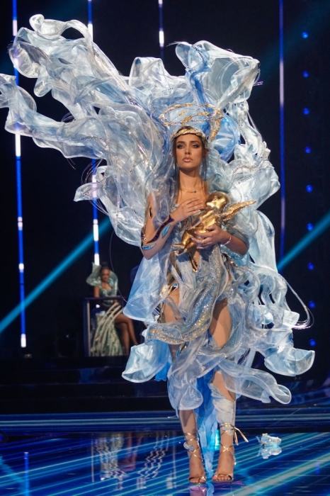 "Берегиня мати", "Снігова королева" та інші: найнезвичайніші національні костюми на "Міс Всесвіт-2023" - фото №2