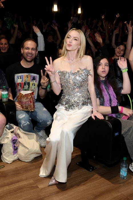 Линдси Лохан показала, с чем носить белые штаны