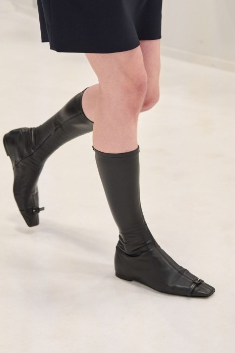 Модные сапоги весна 2026 — фото