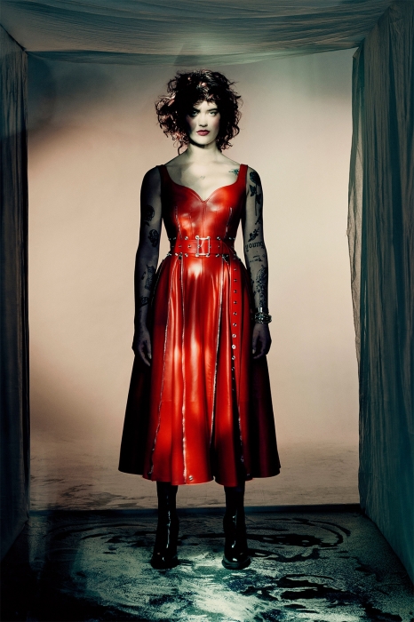 Кровавая мода: Alexander McQueen представили новую коллекцию (ФОТО) - фото №5