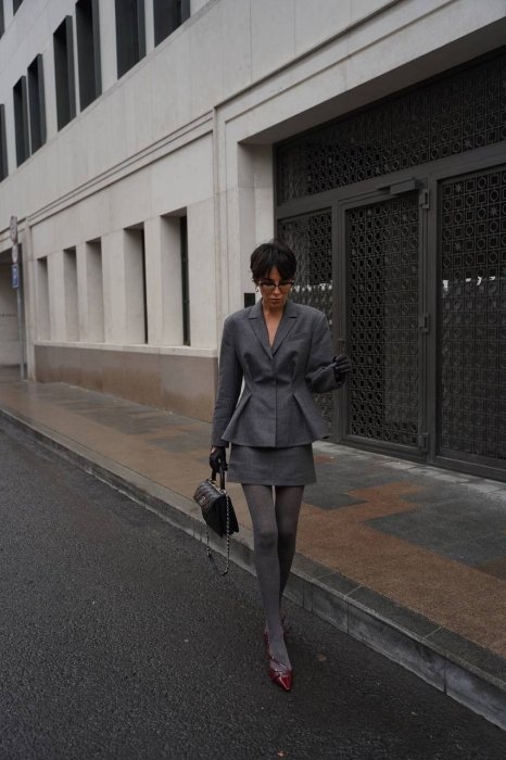 Сірі колготки в образах, фото