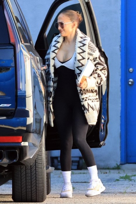 Джей Ло - модный кардиган зима 2025/ 26