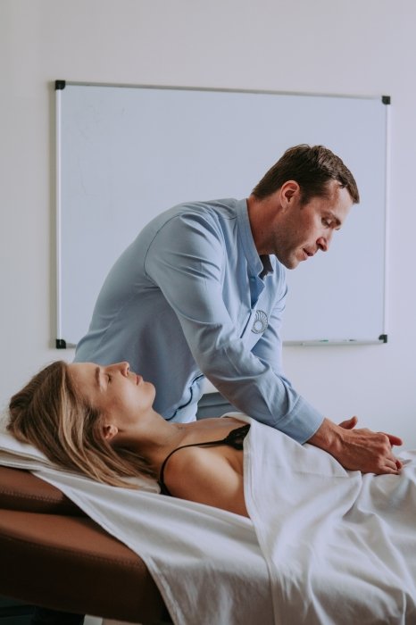 Сергей Губанов – врач, остеопат, холистический терапевт — как оставаться здоровой во время войны — советы женщинам