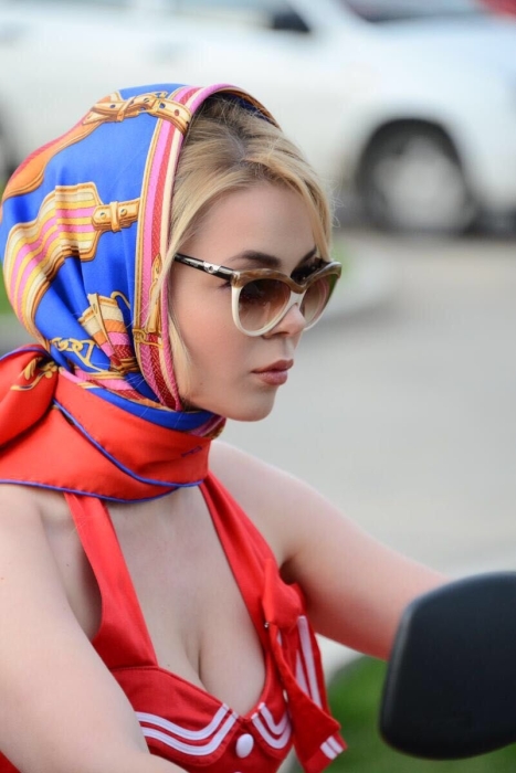 День украинского платка. Какие звезды любят носить этот головной убор? (ФОТО) - фото №8