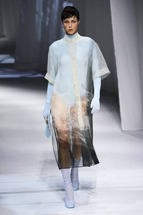 Неделя моды в Милане: Fendi выпустили коллекцию, вдохновленную карантином и пандемией (ФОТО) - фото №2