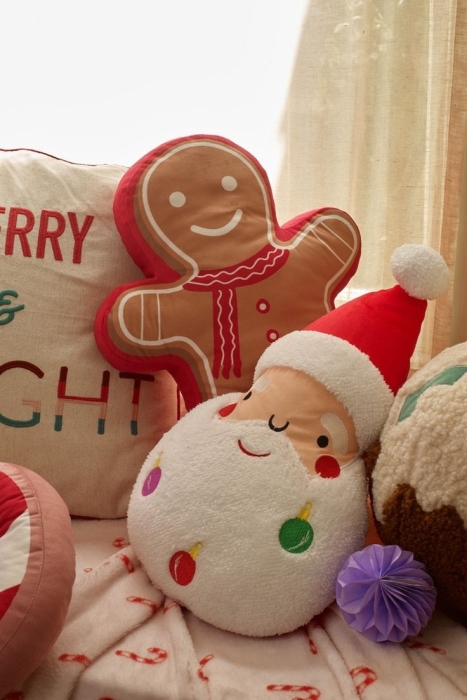 По-новогоднему мягко: модные праздничные подушки для вашего интерьера (ФОТО) - фото №21