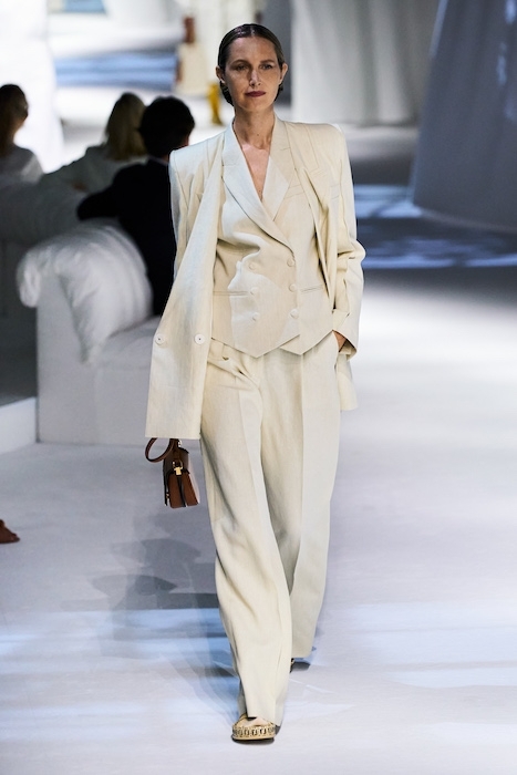 Неделя моды в Милане: Fendi выпустили коллекцию, вдохновленную карантином и пандемией (ФОТО) - фото №7