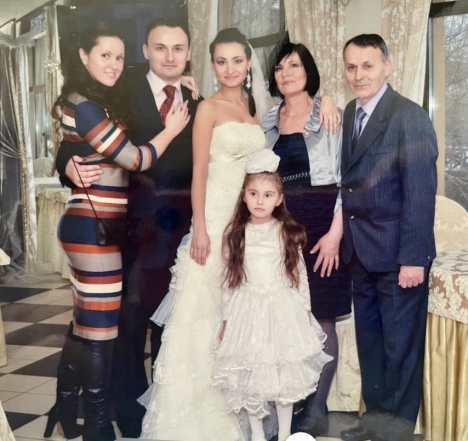 Телеведучий Кудімов Сергій та його родина - сімейне фото