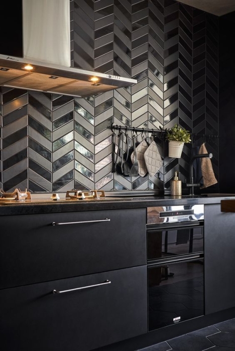 Сміливо і незабутньо: як може виглядати екстравагантна кухня у чорному кольорі (ФОТО) - фото №11