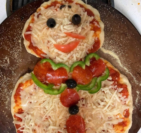 Пицца в виде снеговика фото