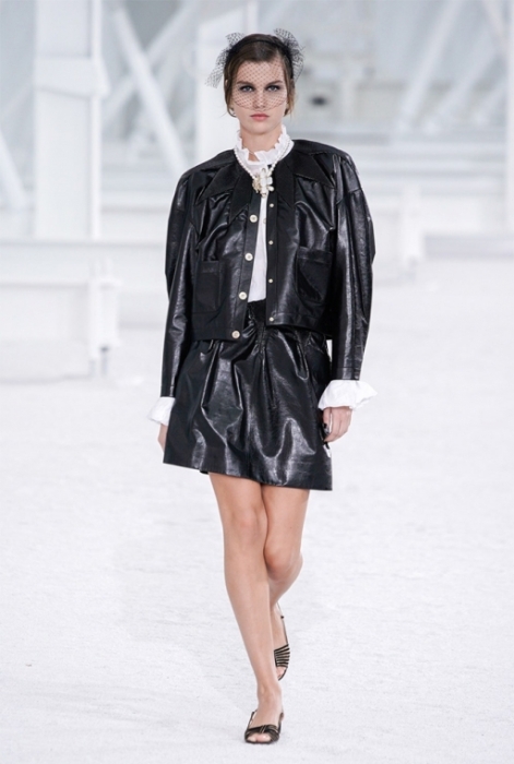 Неделя моды в Париже: стиль 60-х годов в новой коллекции Chanel (ФОТО) - фото №7