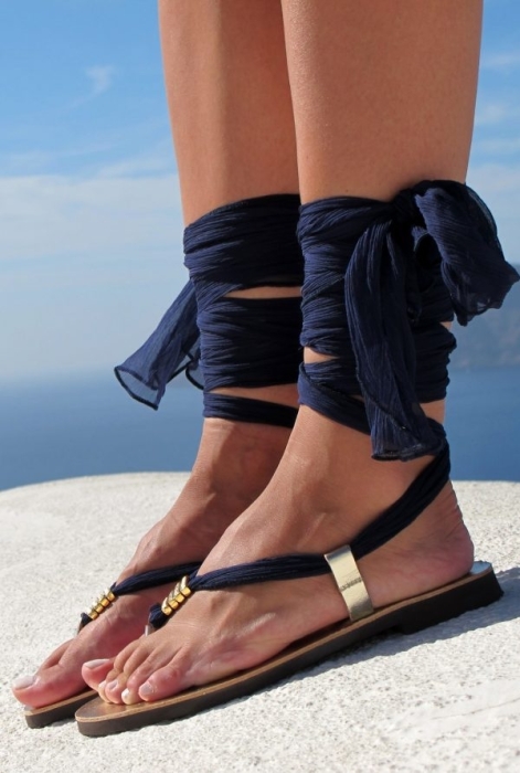 Модные сандалии лета 2023: самые красивые варианты для особых случаев и на каждый день - фото №2