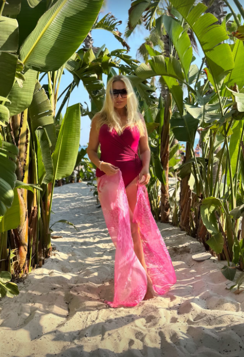 Ольга Сумская показала фигуру в купальнике – новые фото актрисы