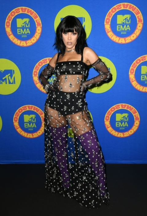 Самые яркие наряды звезд на церемонии MTV EMA 2020 (ФОТО) - фото №8