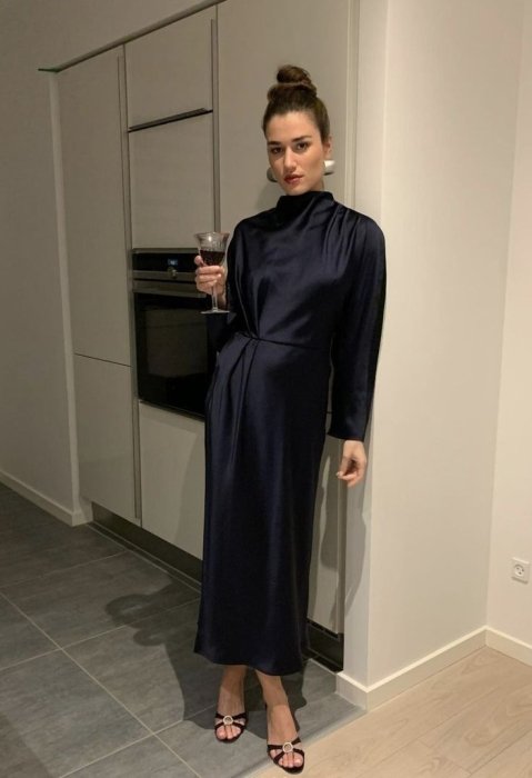 Стильные образы на Новый год 2026 с платьем, фото