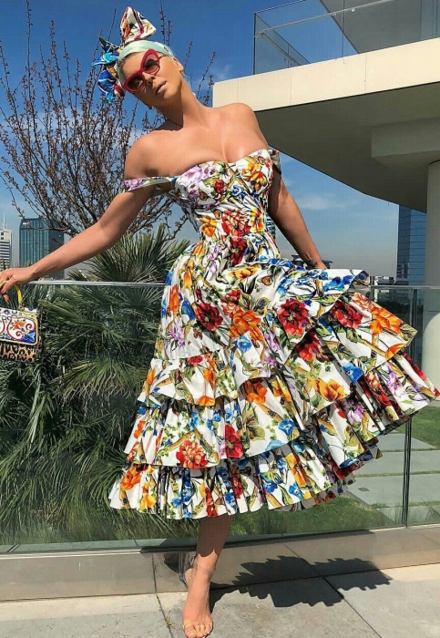Великі квіти і пишні спідниці: дизайнери представили модні сарафани для літа 2023 (ФОТО) - фото №2