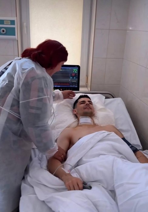 Николас Карма после операции на шее.