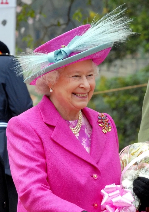 Знаковые шляпки королевы Елизаветы - фото №6