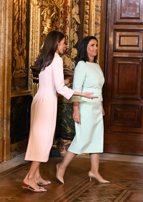 Як одягається Королева Летиція — фото