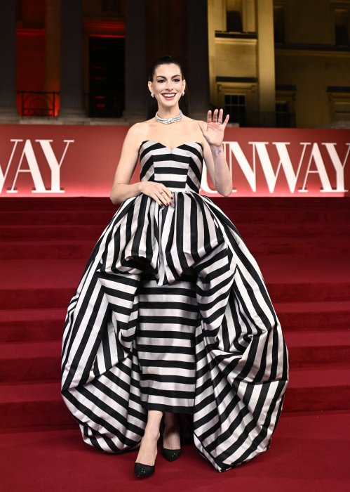 Енн Гетевей — модна смугаста сукня 2026