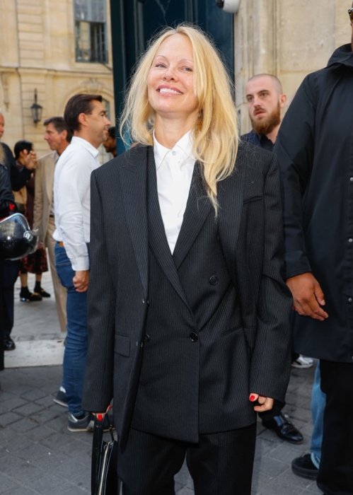 56-летняя Памела Андерсон появилась на Неделе моды в Париже без макияжа (ФОТО) - фото №1