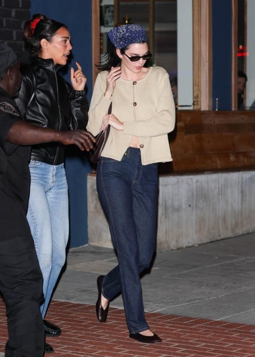 Кендалл Дженнер — модный платок 2026