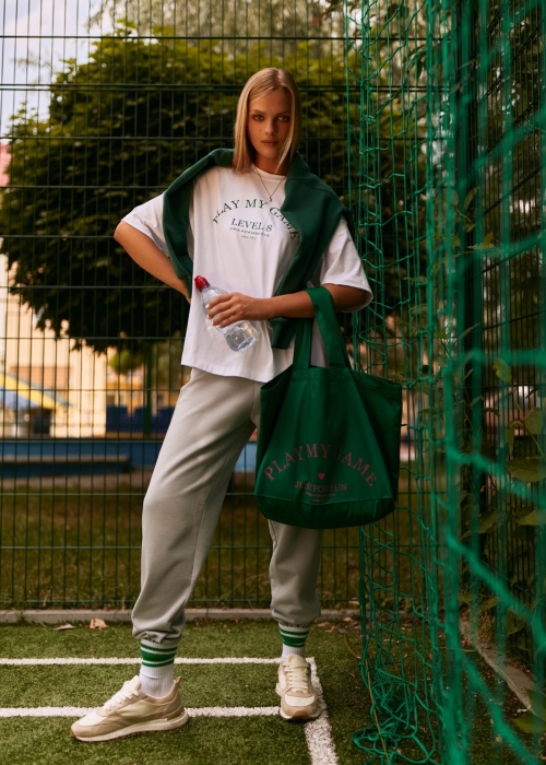 В этом мире побеждает любовь: бренд VIKA ADAMSKAYA представил новую коллекцию стильной спортивной одежды (ФОТО) - фото №4