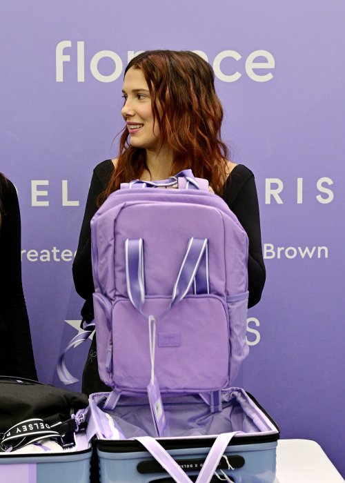 Стильная простая прическа на Новый год 2026 — фото